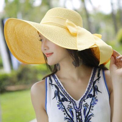 Beach hat with big brim